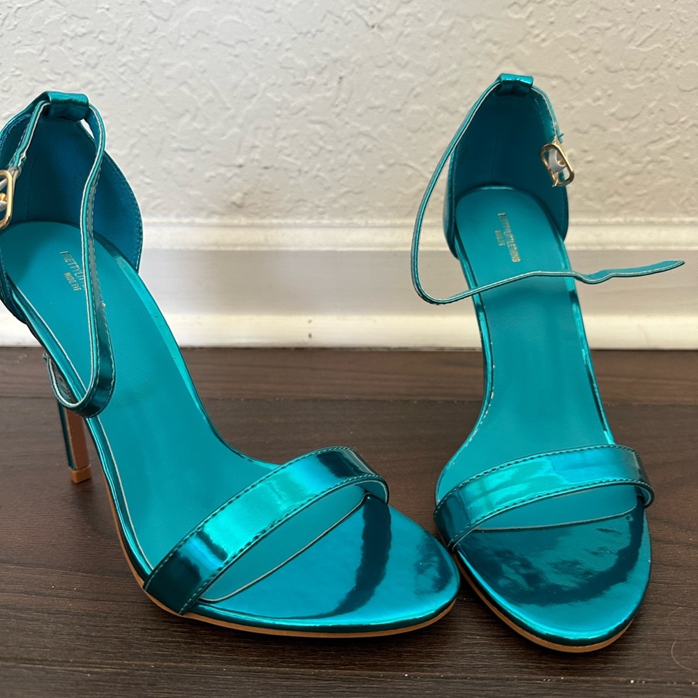 Beautiful New PrettyLittleThings heels!If you’ve any questions,just let us know - Picture 2 of 6